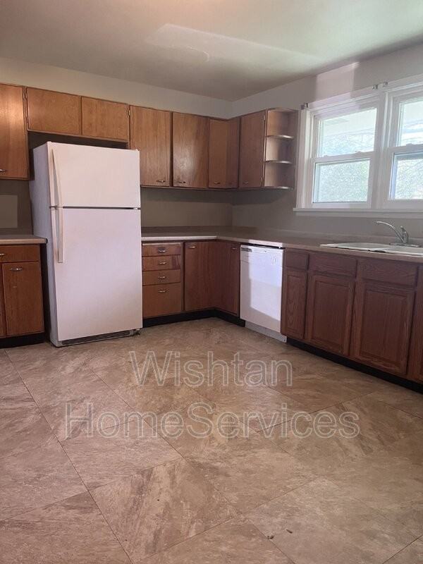 216 N Clay St - Photo 2 of 17