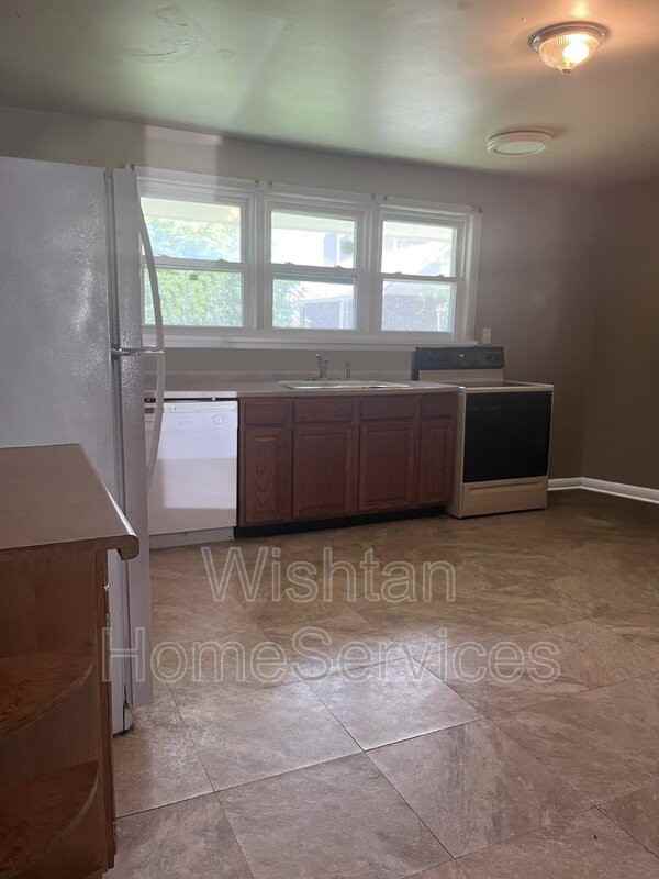 216 N Clay St - Photo 3 of 17