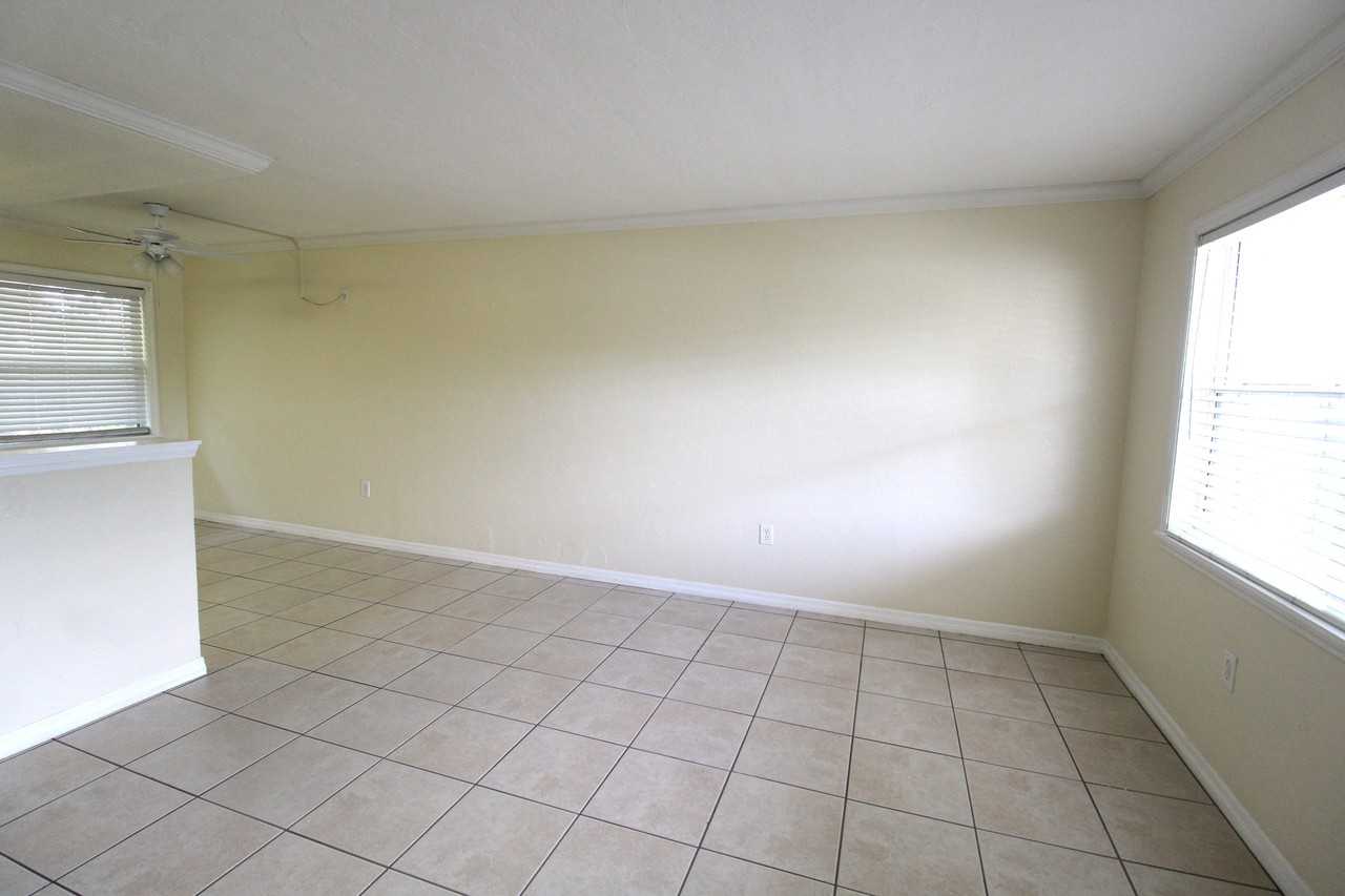 1644 Redwood St - Photo 2 of 9