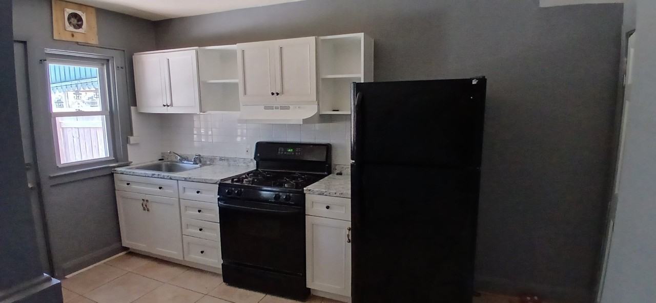 217 W Meadow Rd - Photo 3 of 11