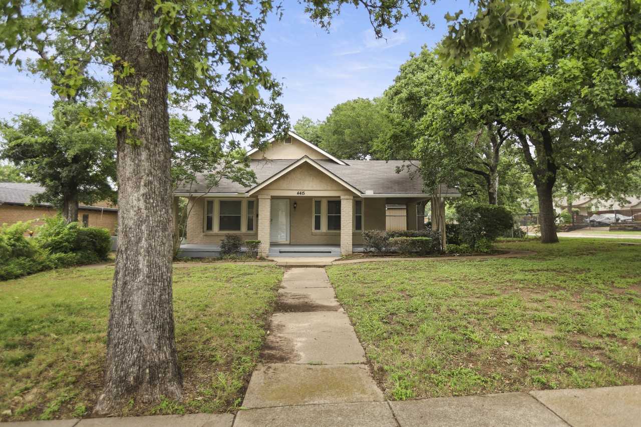 4415 Meadowbrook Dr - Photo 3 of 29