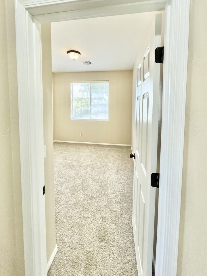 15377 Mackenzie Drive - Photo 5 of 23