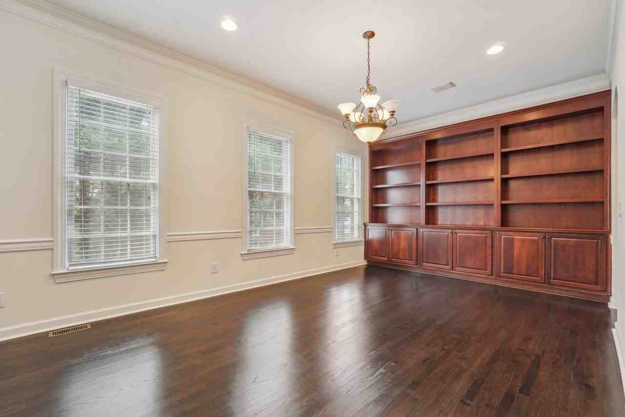 2315 English Ivy Ct Se - Photo 3 of 40