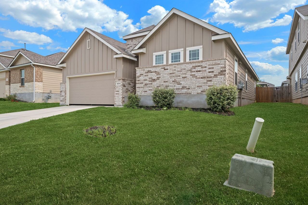 10519 Rosalina Loop - Photo 2 of 26