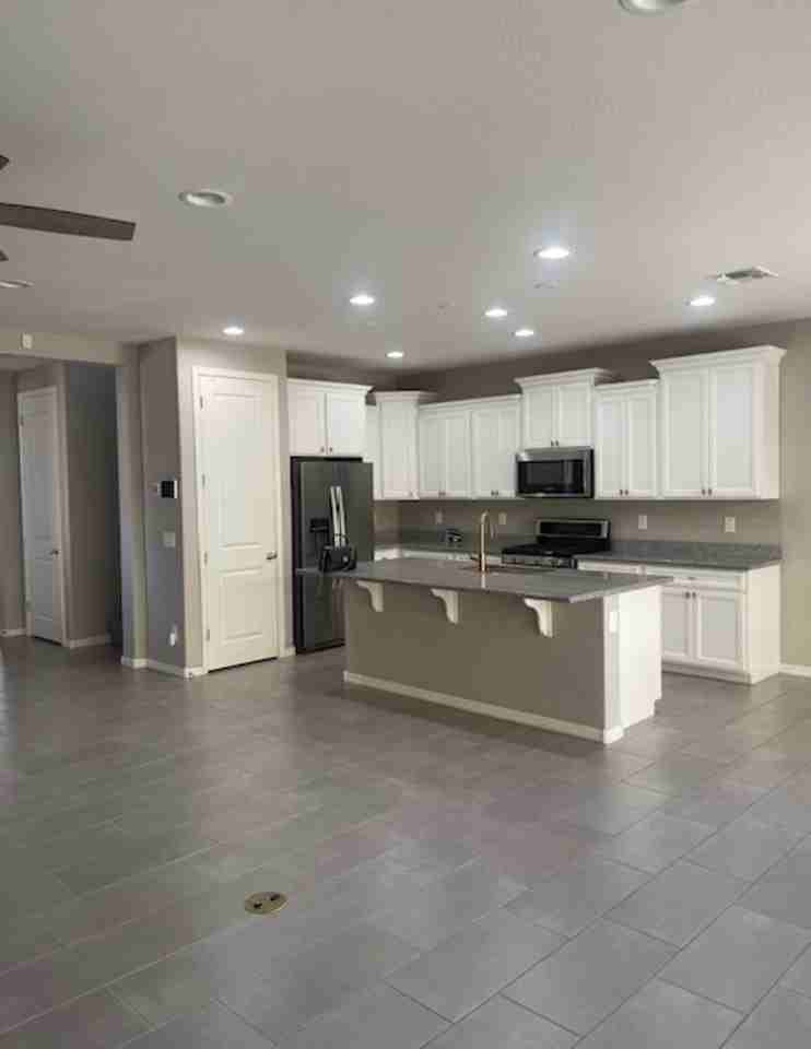 17132 N 9th Pl - Photo 4 of 16