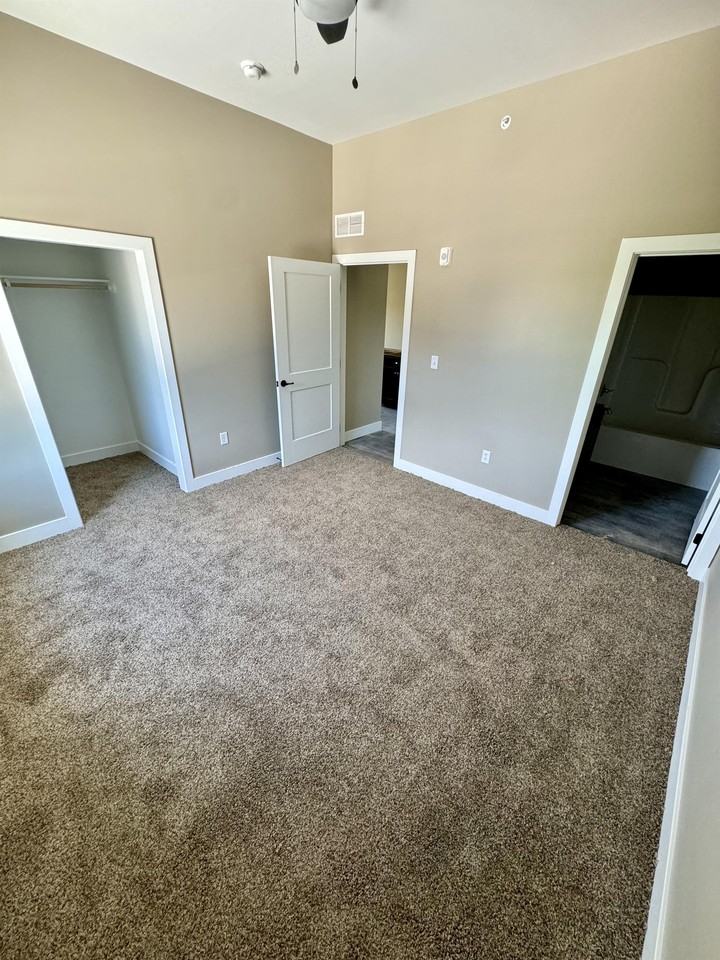 8781 Lexington Avenue - Photo 4 of 8