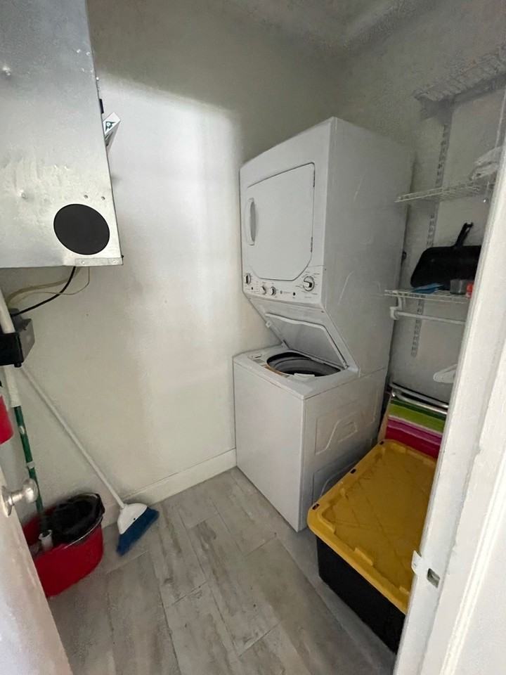 1959 Southeast 3rd Street - Photo 5 of 8