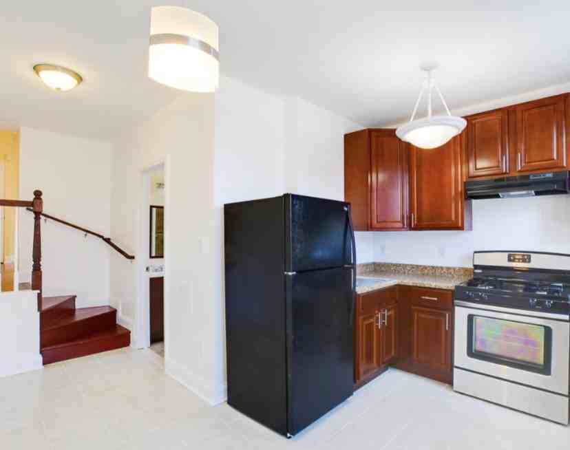 2325 Maryland Ave - Photo 6 of 14