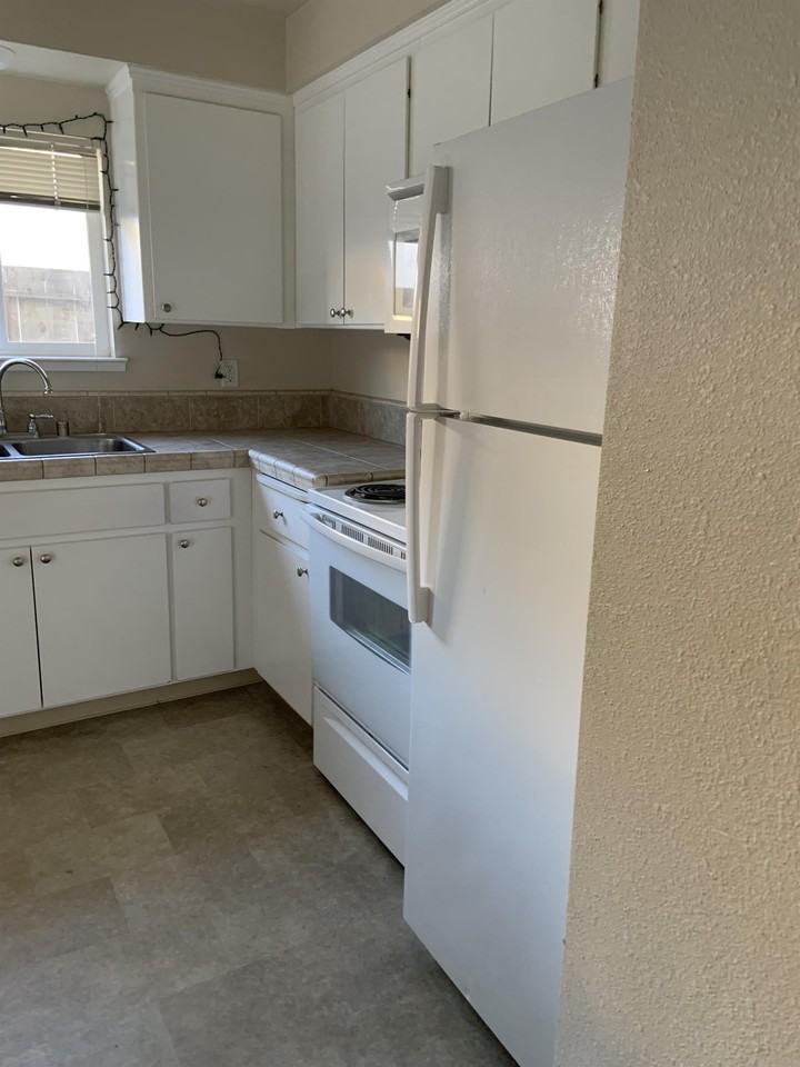 1462 Manzanita Avenue - Photo 3 of 8