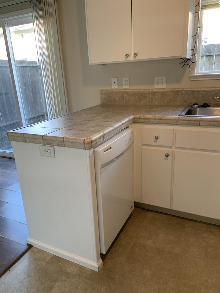 1462 Manzanita Avenue - Photo 4 of 8