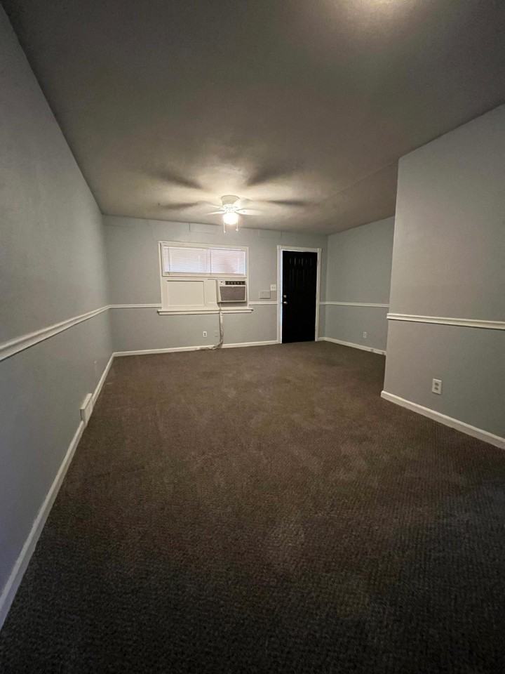 1642 N Hillside - Photo 2 of 9