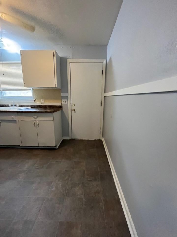 1642 N Hillside - Photo 4 of 9