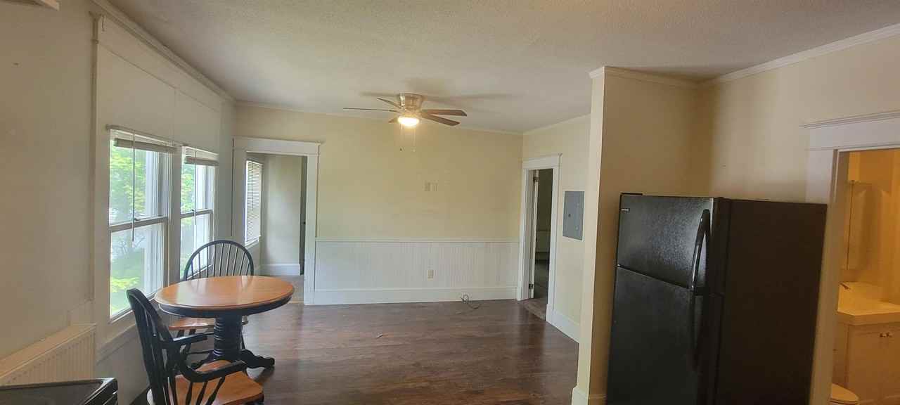 191 Center St - Photo 5 of 10