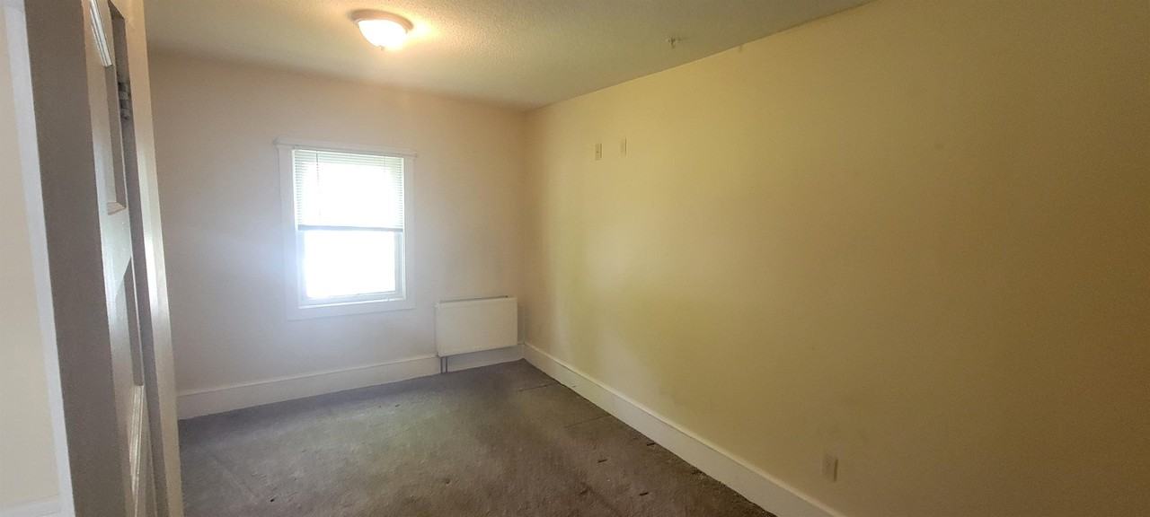 191 Center St - Photo 7 of 10