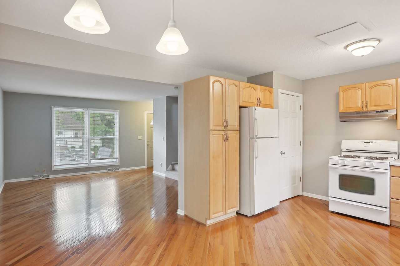 140 6th Avenue Northeast - Photo 3 of 9