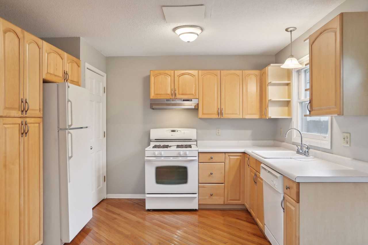 140 6th Avenue Northeast - Photo 4 of 9