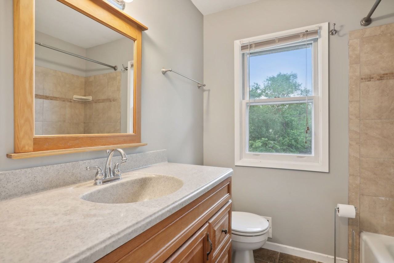 140 6th Avenue Northeast - Photo 6 of 9