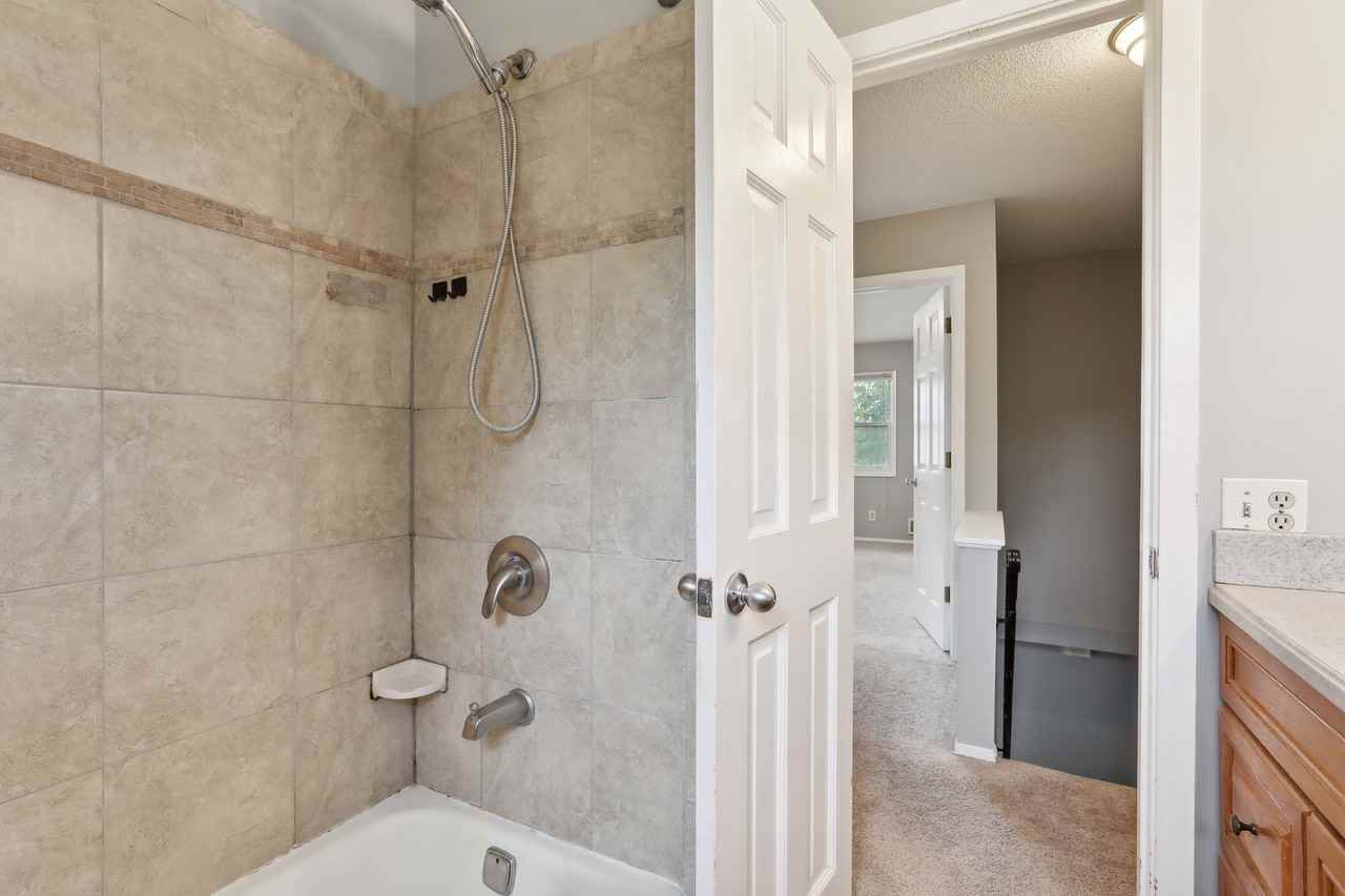 140 6th Avenue Northeast - Photo 7 of 9