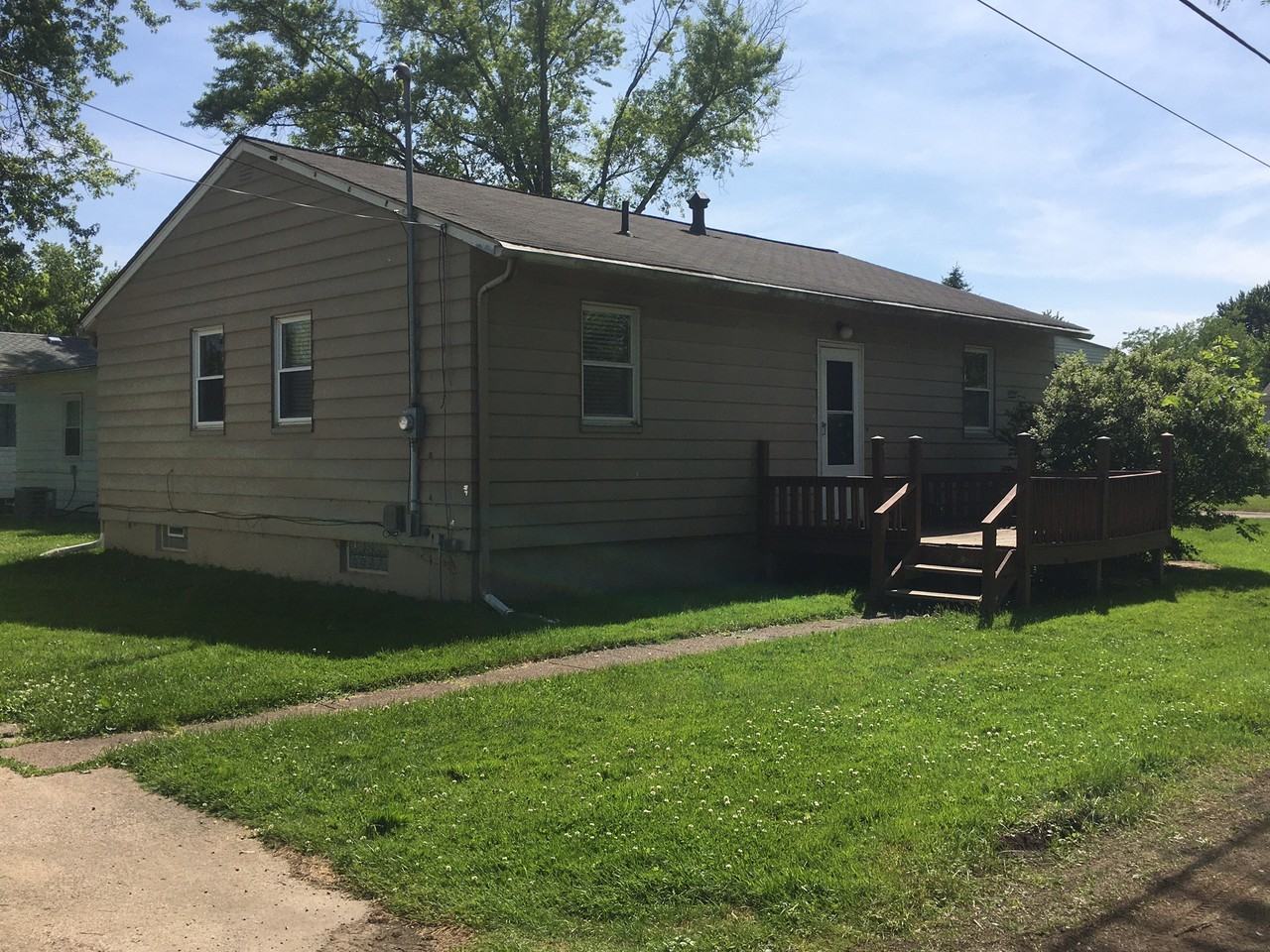 327 Jackson Avenue - Photo 2 of 15