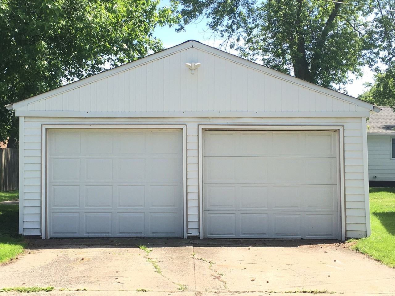 327 Jackson Avenue - Photo 3 of 15