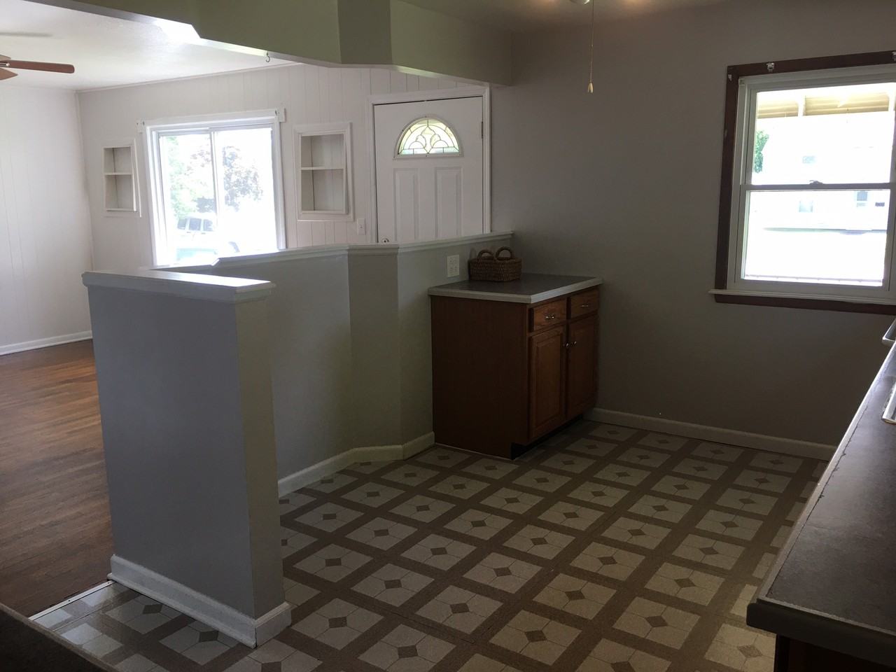 327 Jackson Avenue - Photo 4 of 15