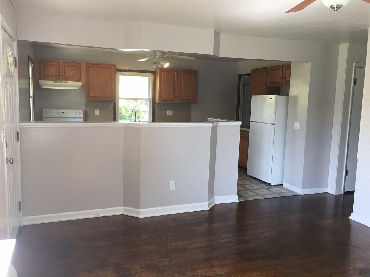 327 Jackson Avenue - Photo 6 of 15
