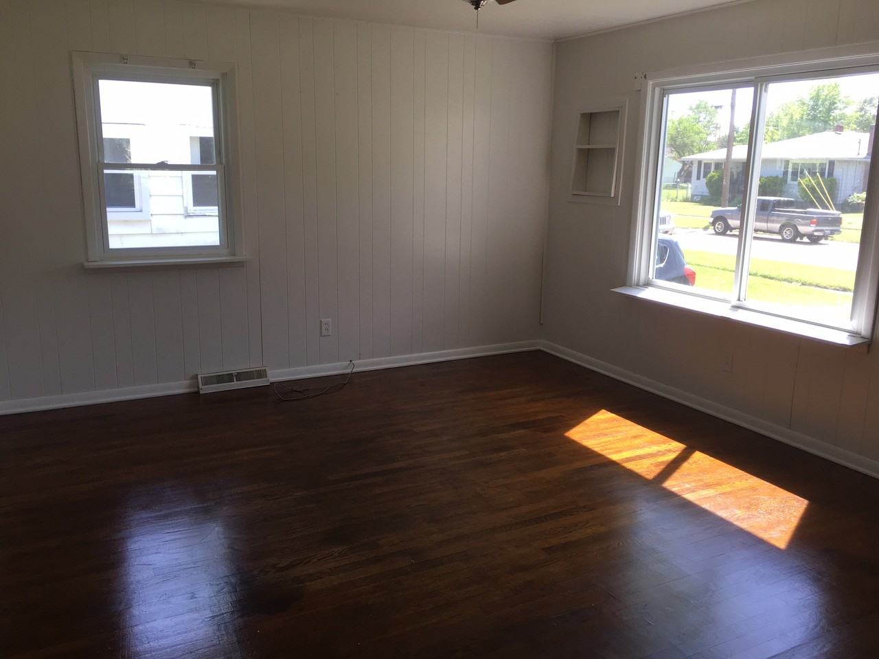 327 Jackson Avenue - Photo 7 of 15