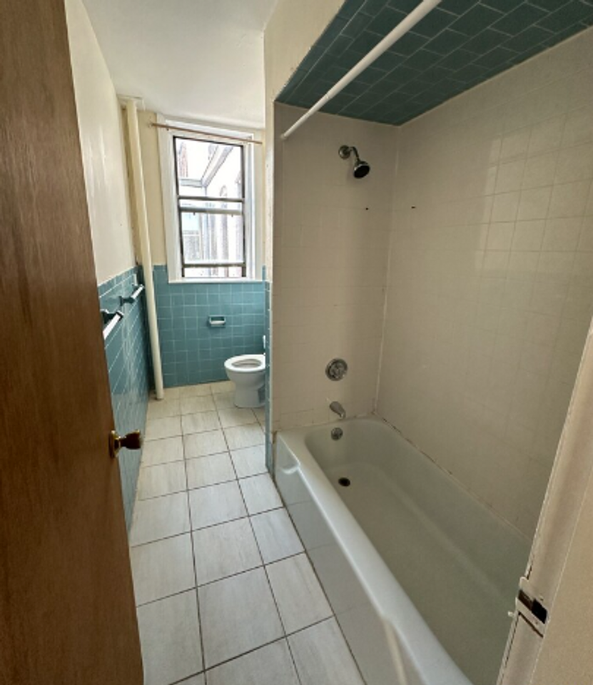 1117 Commonwealth Ave - Photo 5 of 13