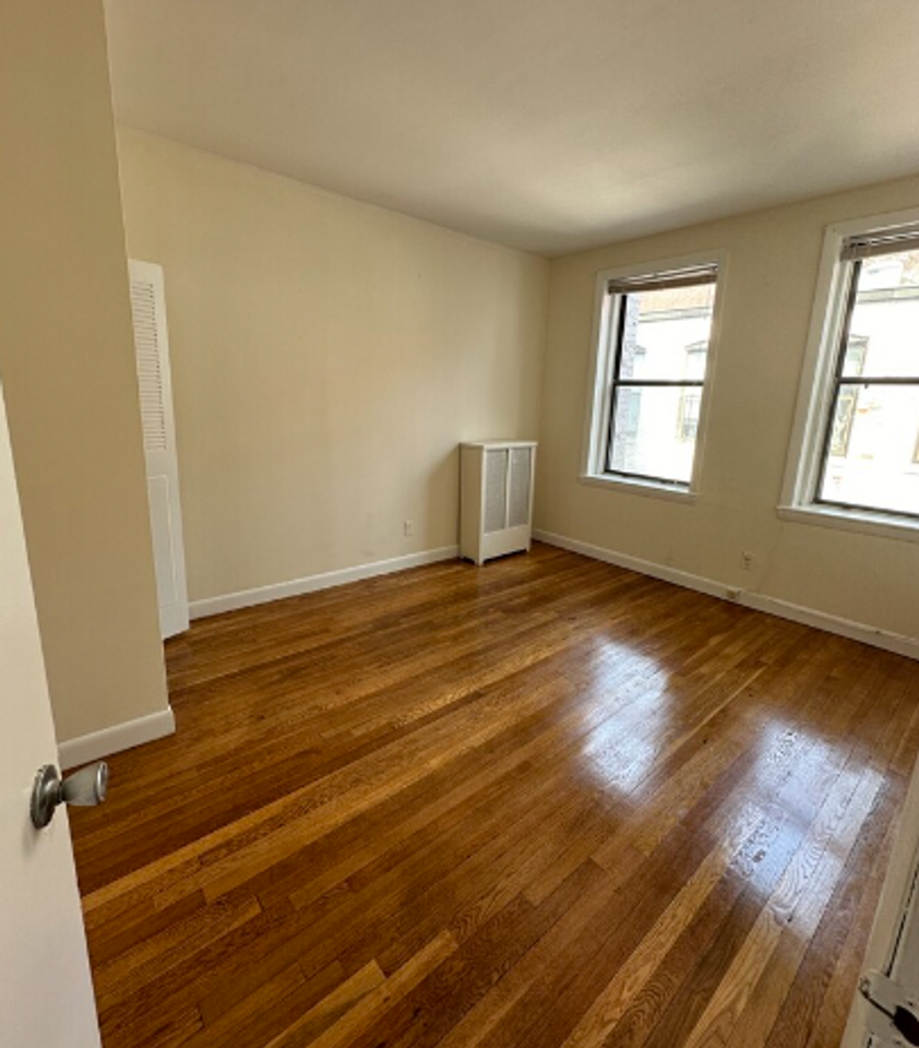 1117 Commonwealth Ave - Photo 6 of 13