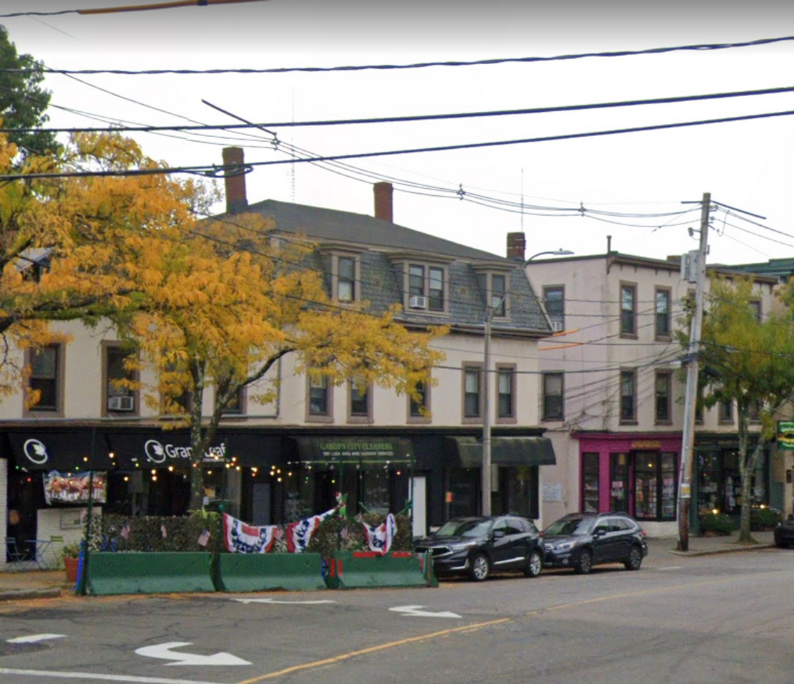 12 Lincoln St - Photo 7 of 9