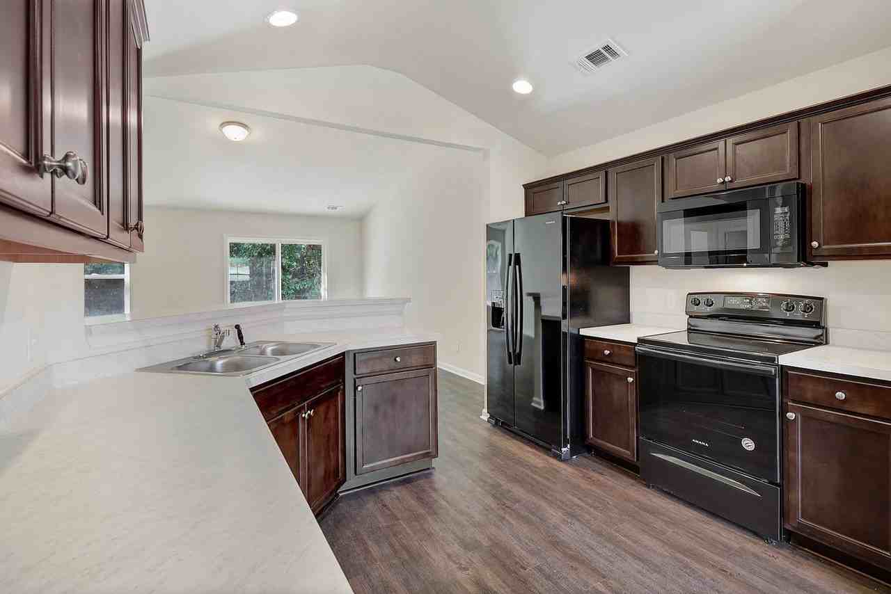 241 Willis Way - Photo 4 of 10