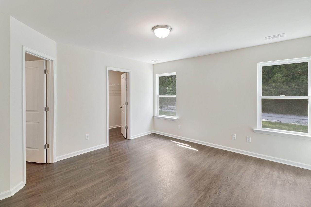 241 Willis Way - Photo 7 of 10