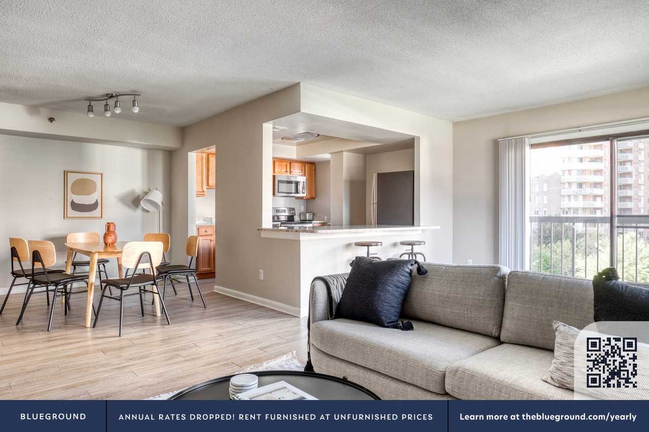 1425 S Eads St #603 - Photo 4 of 34