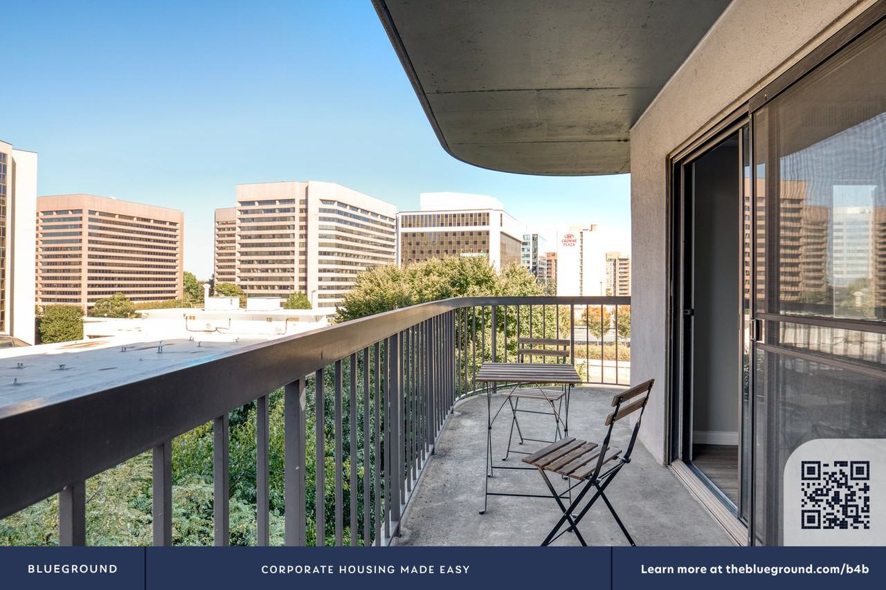 1425 S Eads St #603 - Photo 6 of 34