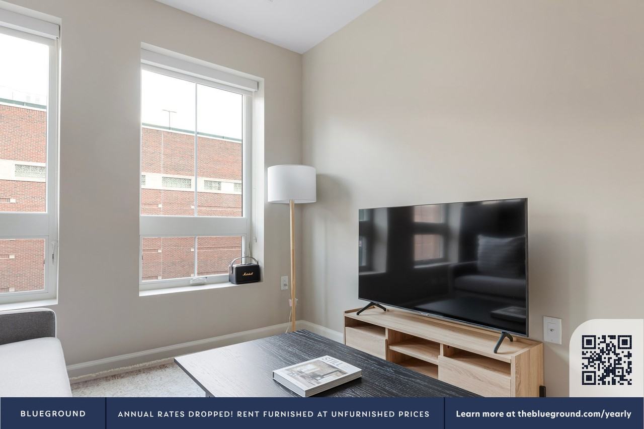 21 Charles St #920 - Photo 4 of 18