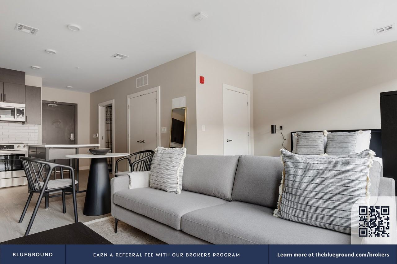 21 Charles St #920 - Photo 5 of 18