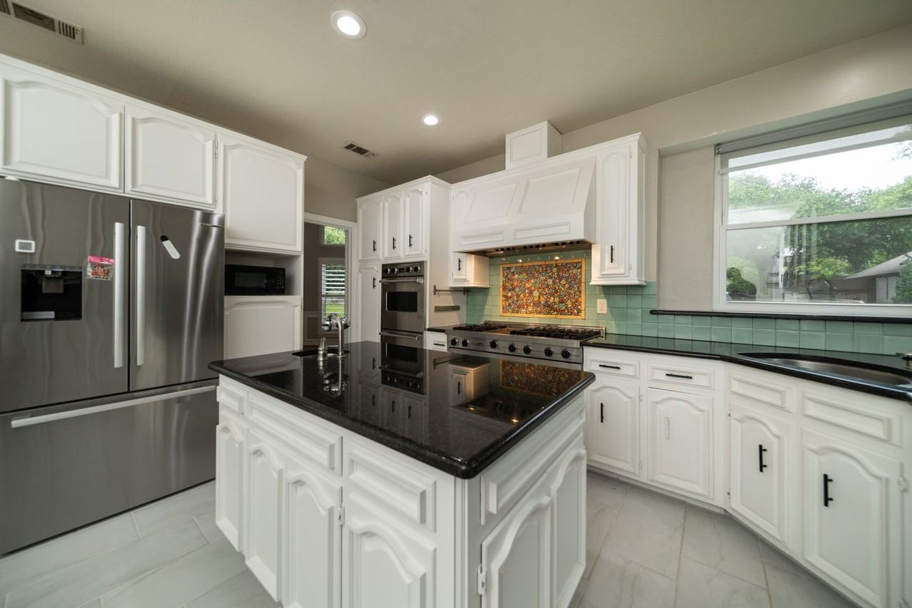 2105 Wing Point Ln - Photo 3 of 38