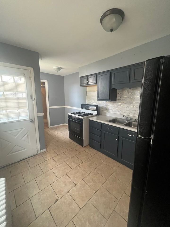 511 N 12th St - Photo 2 of 8