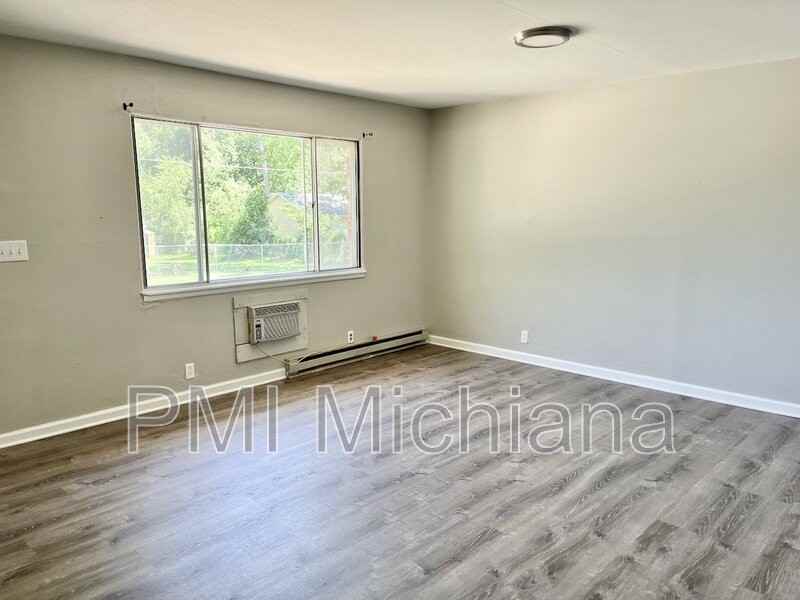 2263 Johnson St - Photo 2 of 9