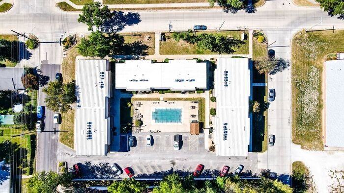 1921 W 10th St - Photo 3 of 11