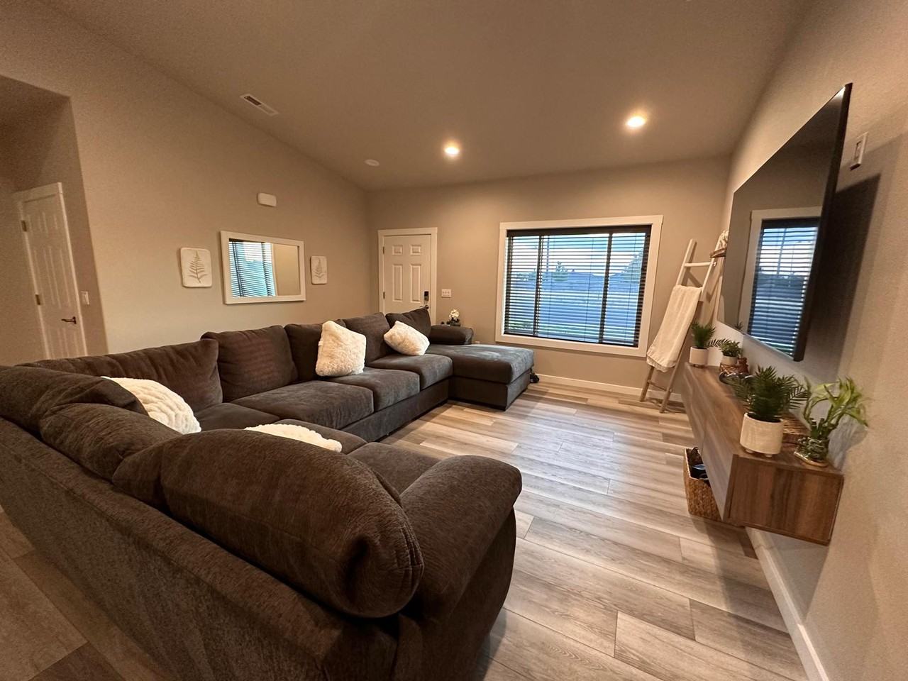 609 Caridad Ct #NA - Photo 3 of 7