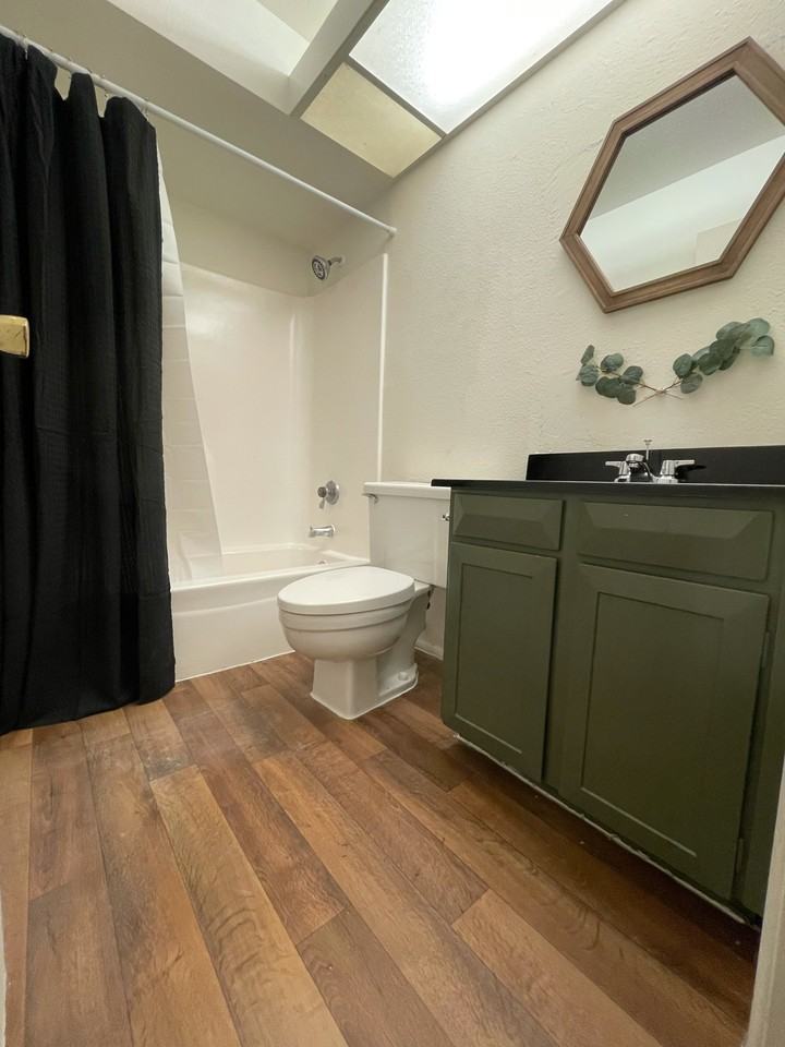 2221 W Farmdale Ave #23