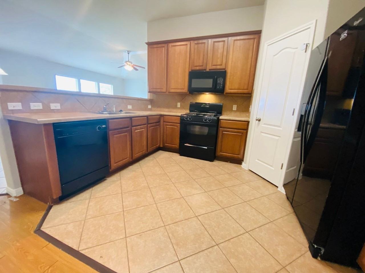 706 Centerbrook Pl - Photo 7 of 41