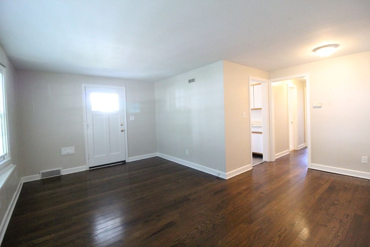 320 E 28th Ave - Photo 2 of 8