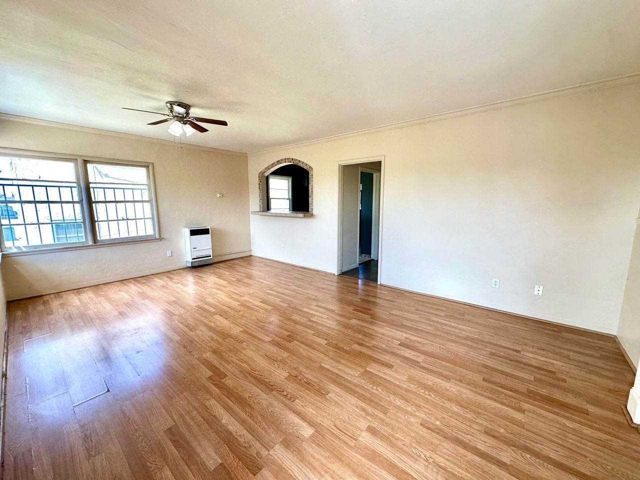 1044 Cedar Ave - Photo 2 of 10