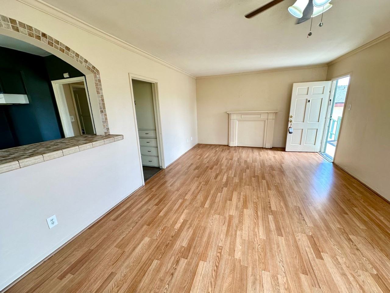 1044 Cedar Ave - Photo 3 of 10