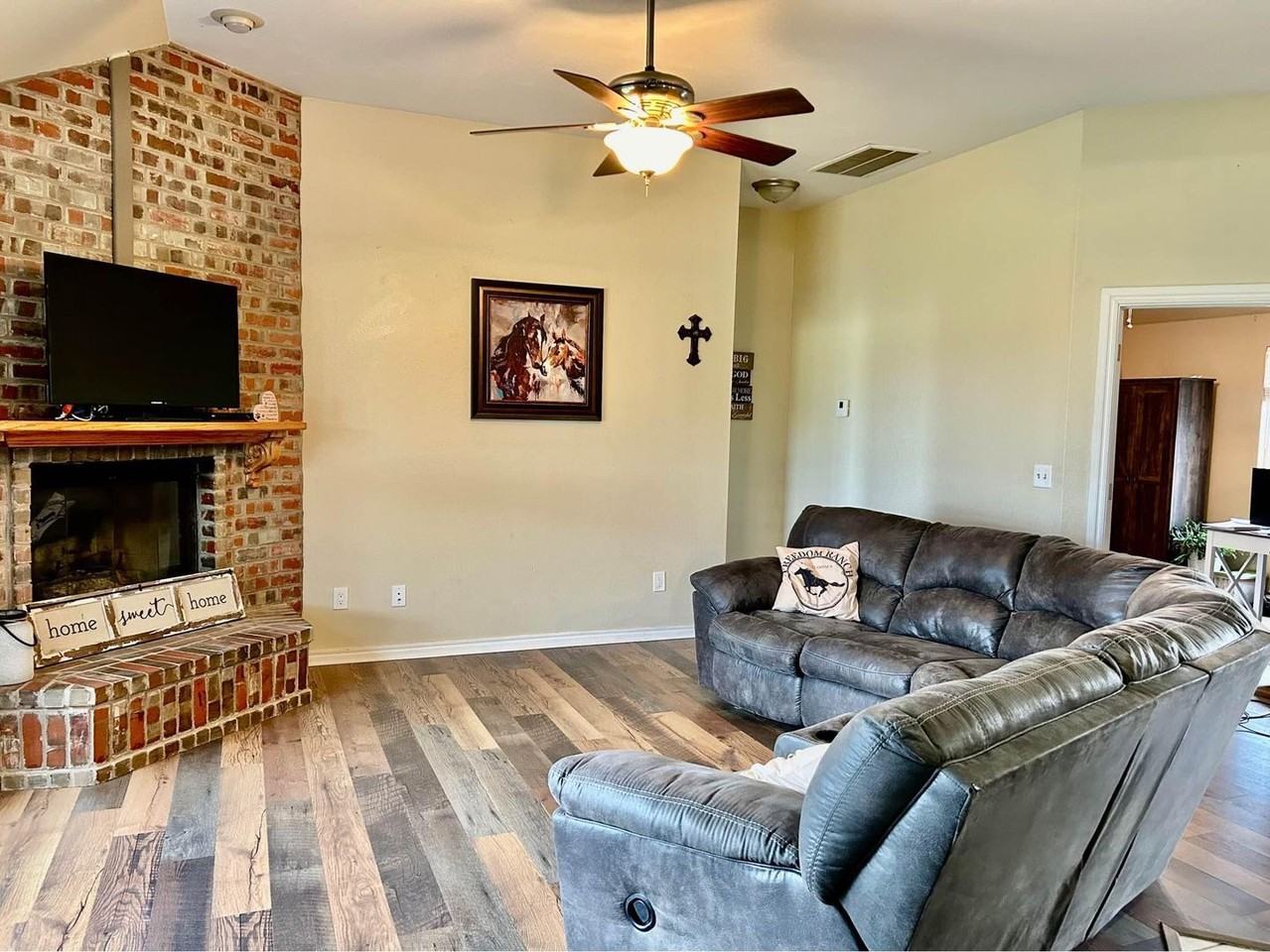 92 Nw Cherry Rd - Photo 3 of 9