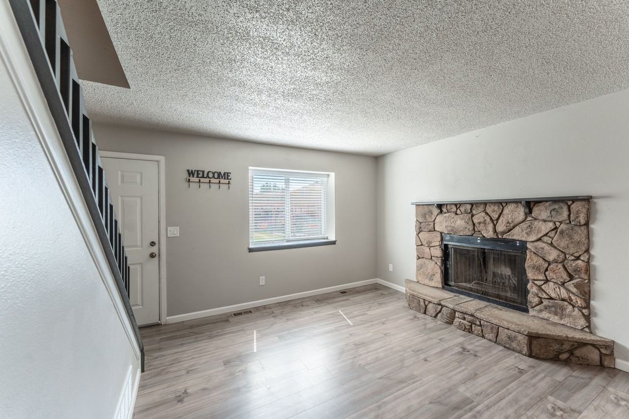 3030 Starlight Cir - Photo 4 of 18