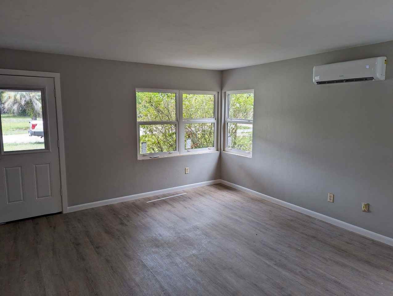 1557 S Clara Ave - Photo 3 of 19