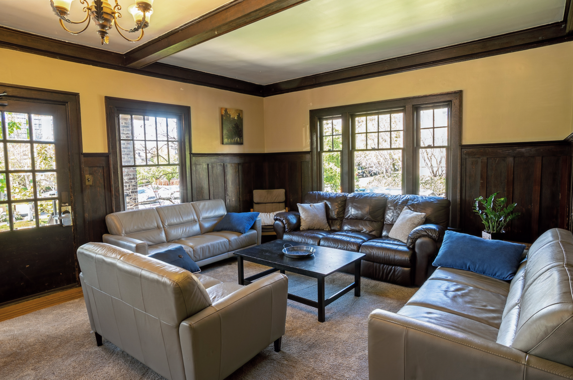 1605 Northeast 47th Street - Photo 3 of 6